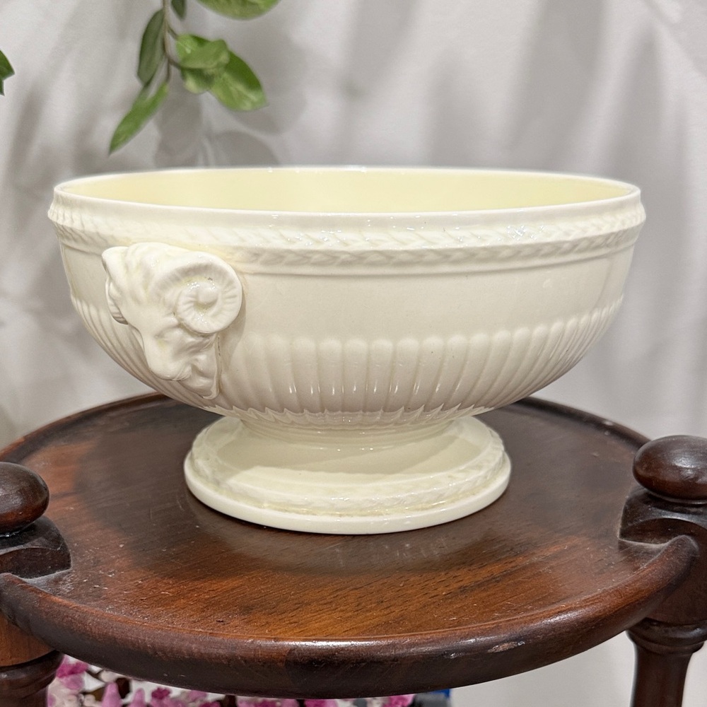 Wedgwood Edme Pattern Ram footed 8-3/4” serving bowl